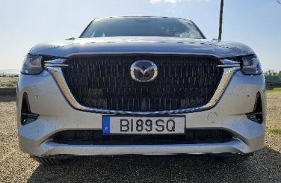 The front of a car Description automatically generated